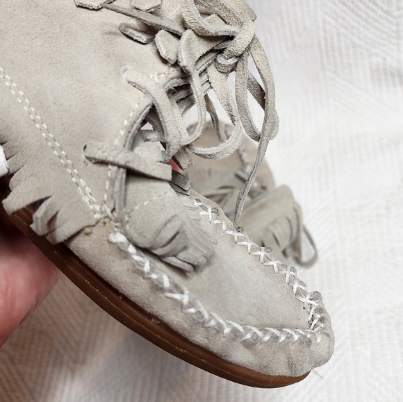 Softmoc grey moccasin fringe booties. - Picture 17 of 17